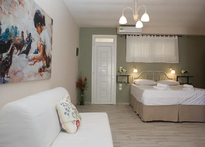 Axion Esti Pensión 4*