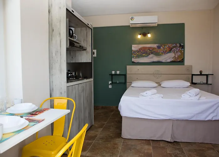 Axion Esti Pensión 4*